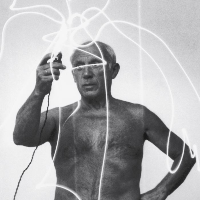 Picasso Drawing with light